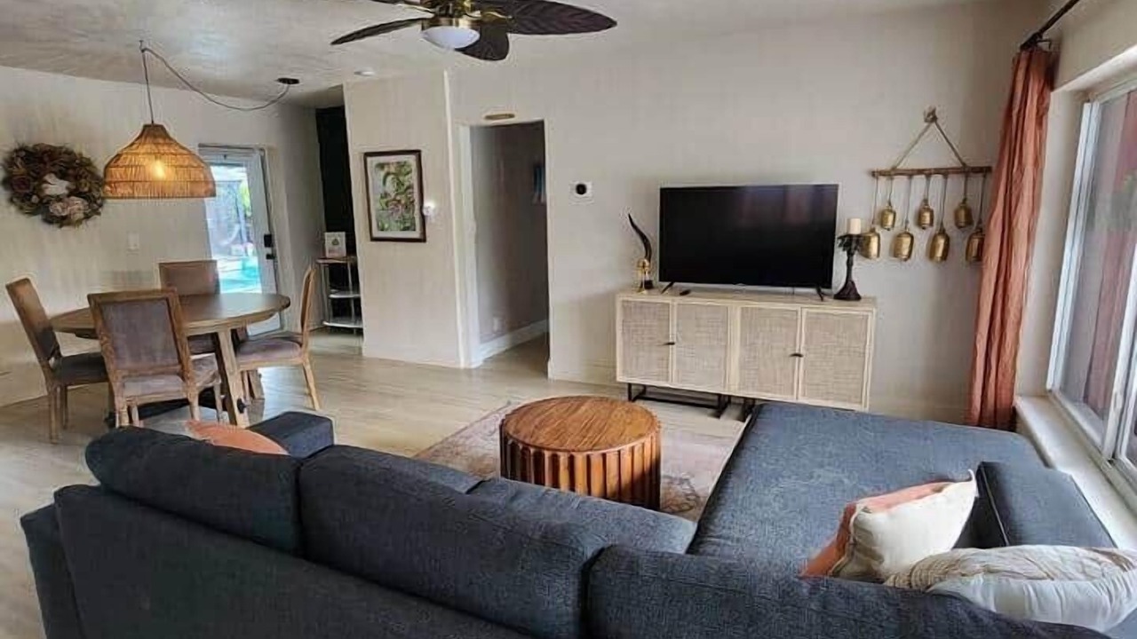 Photo of Livingroom in River Oaks