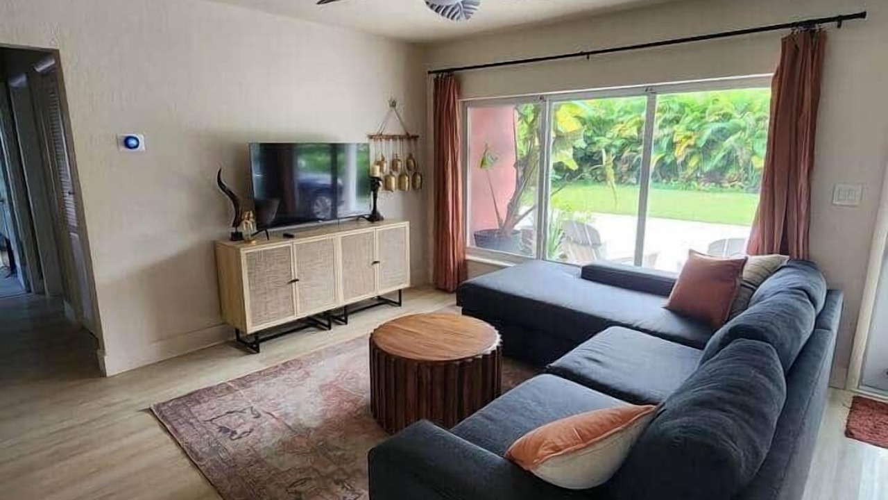 Photo of Livingroom in River Oaks