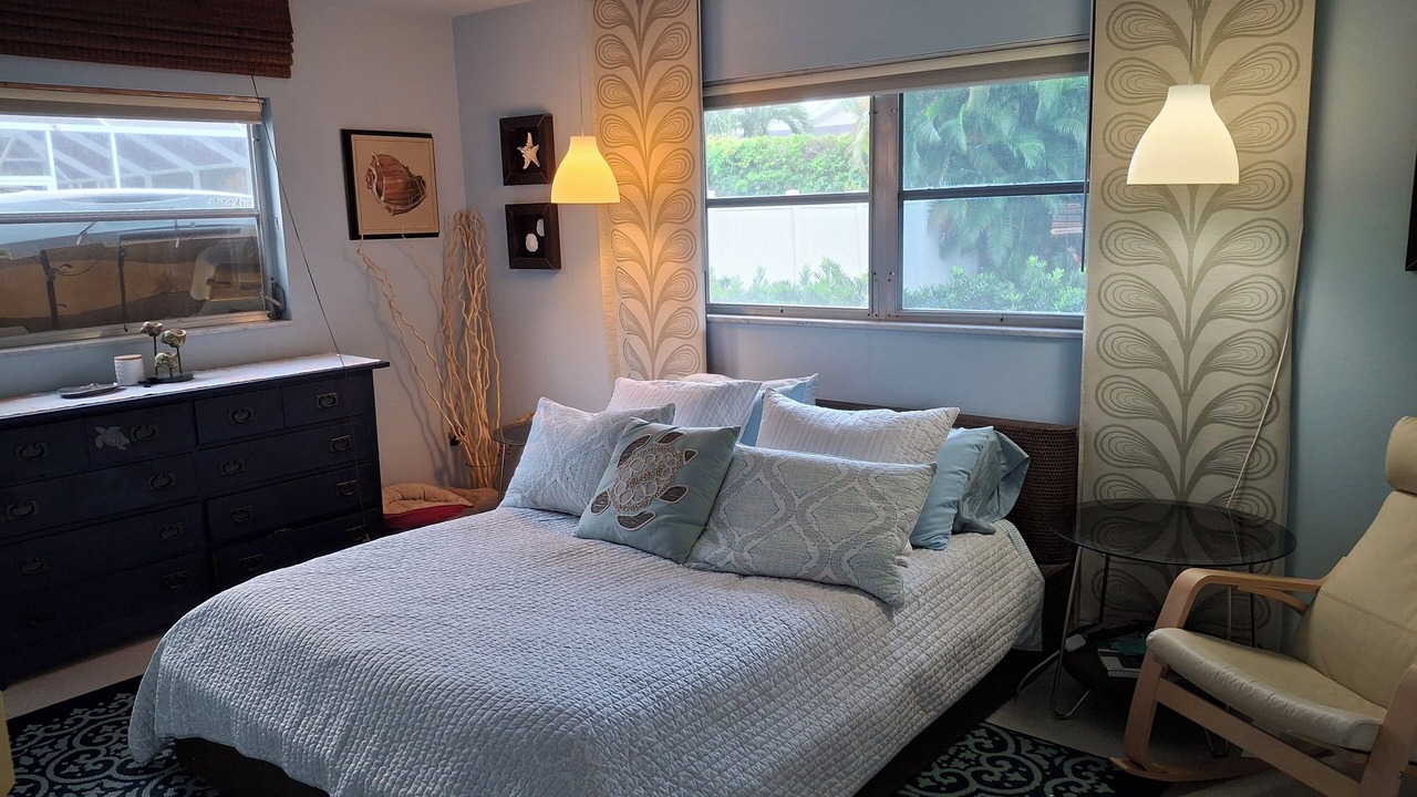 Photo of Bedroom in Golden Beach
