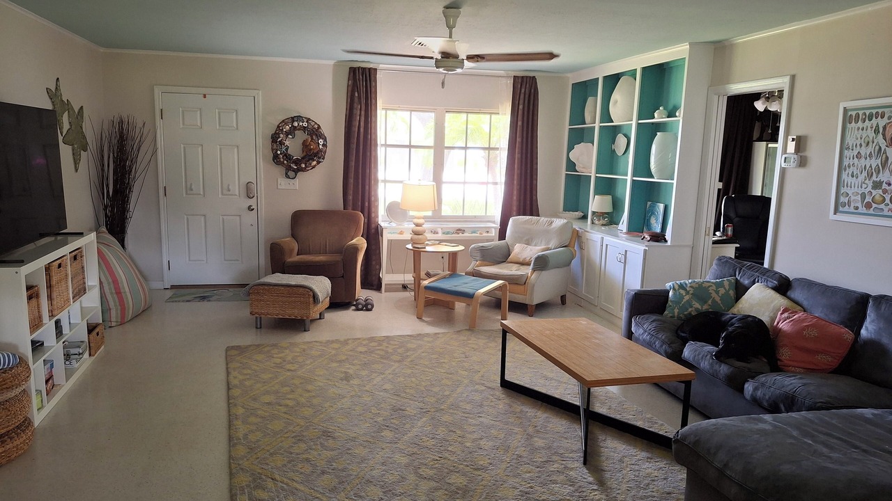 Photo of Livingroom in Golden Beach