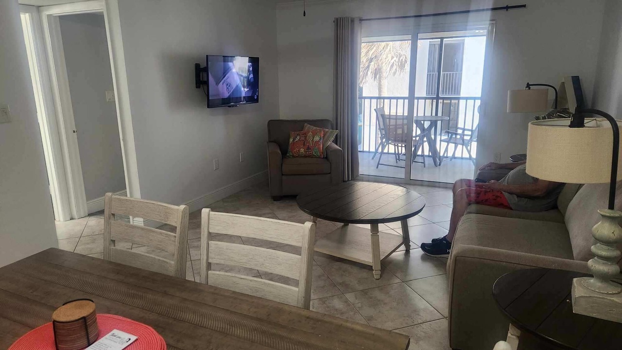 Photo of Livingroom in Vanderbilt Beach