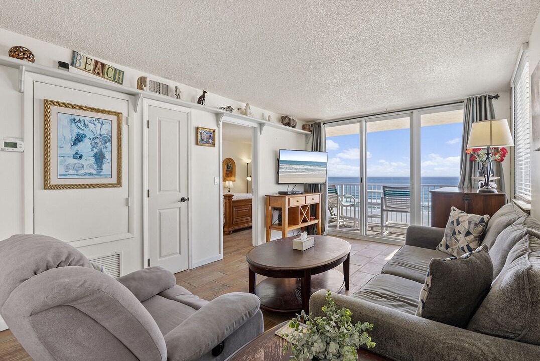 Photo of Livingroom in New Smyrna Beach
