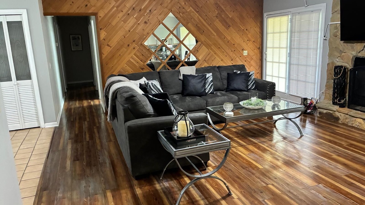 Photo of Livingroom in Northside