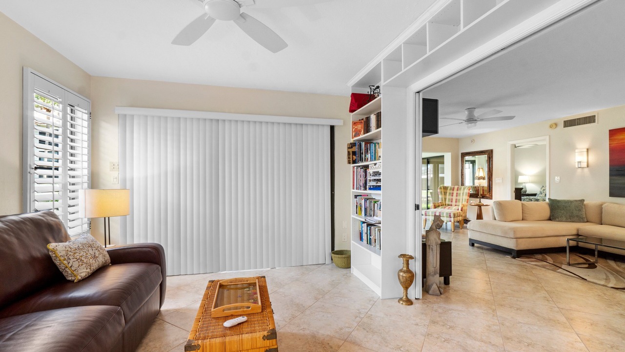 Photo of Livingroom in Pelican Bay