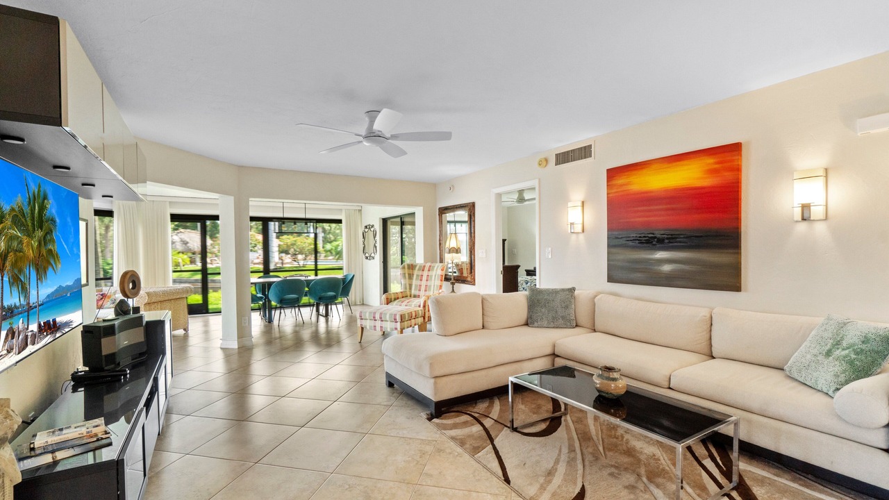 Photo of Livingroom in Pelican Bay
