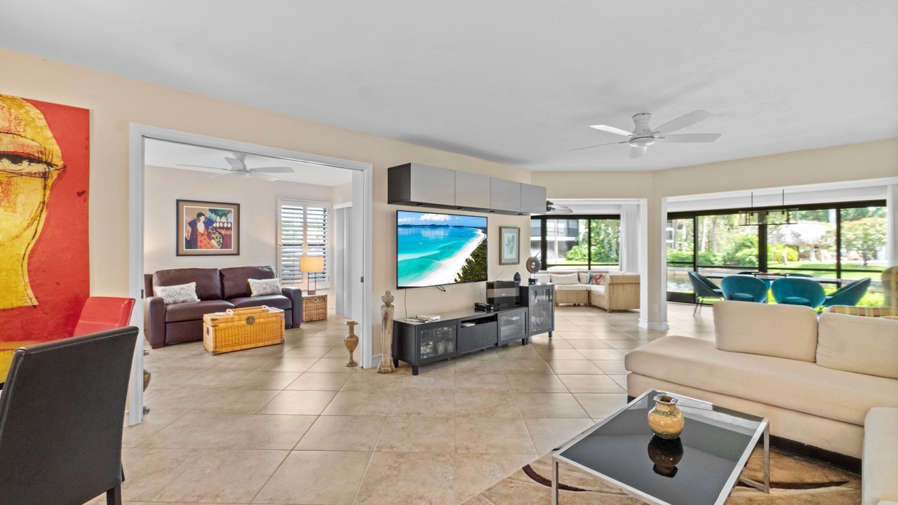 Photo of Livingroom in Pelican Bay
