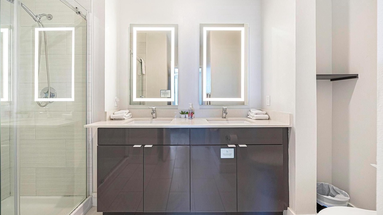 Photo of Bathroom in Port Tampa City