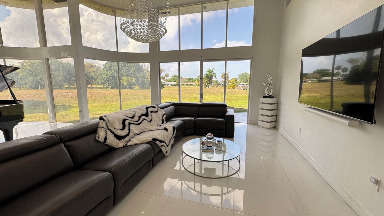 Photo of Livingroom in Tamarac