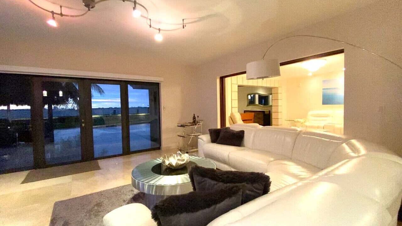 Photo of Livingroom in Venetian Islands