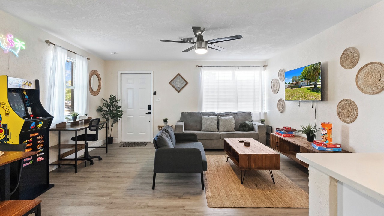 Photo of Livingroom in North Andrews Gardens