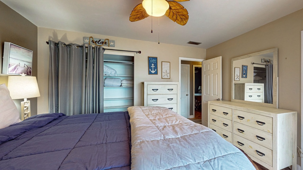 Photo of Bedroom in Mid Island