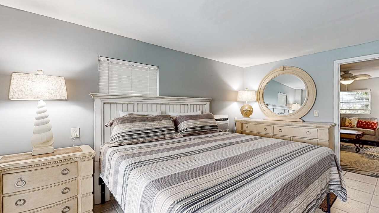 Photo of Bedroom in Mid Island