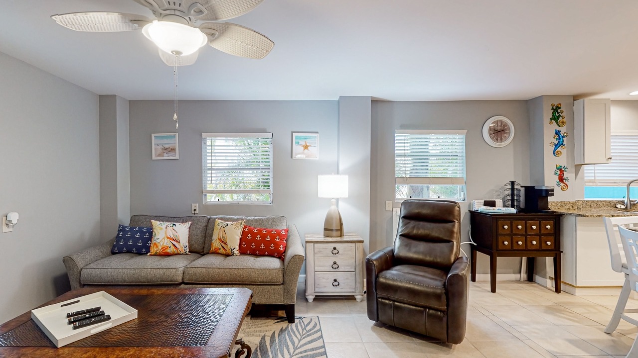 Photo of Livingroom in Mid Island