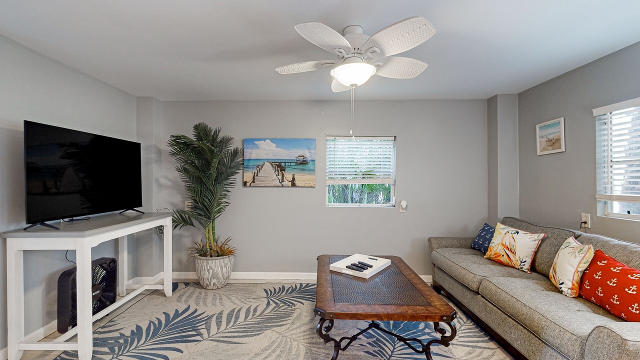 Photo of Livingroom in Mid Island