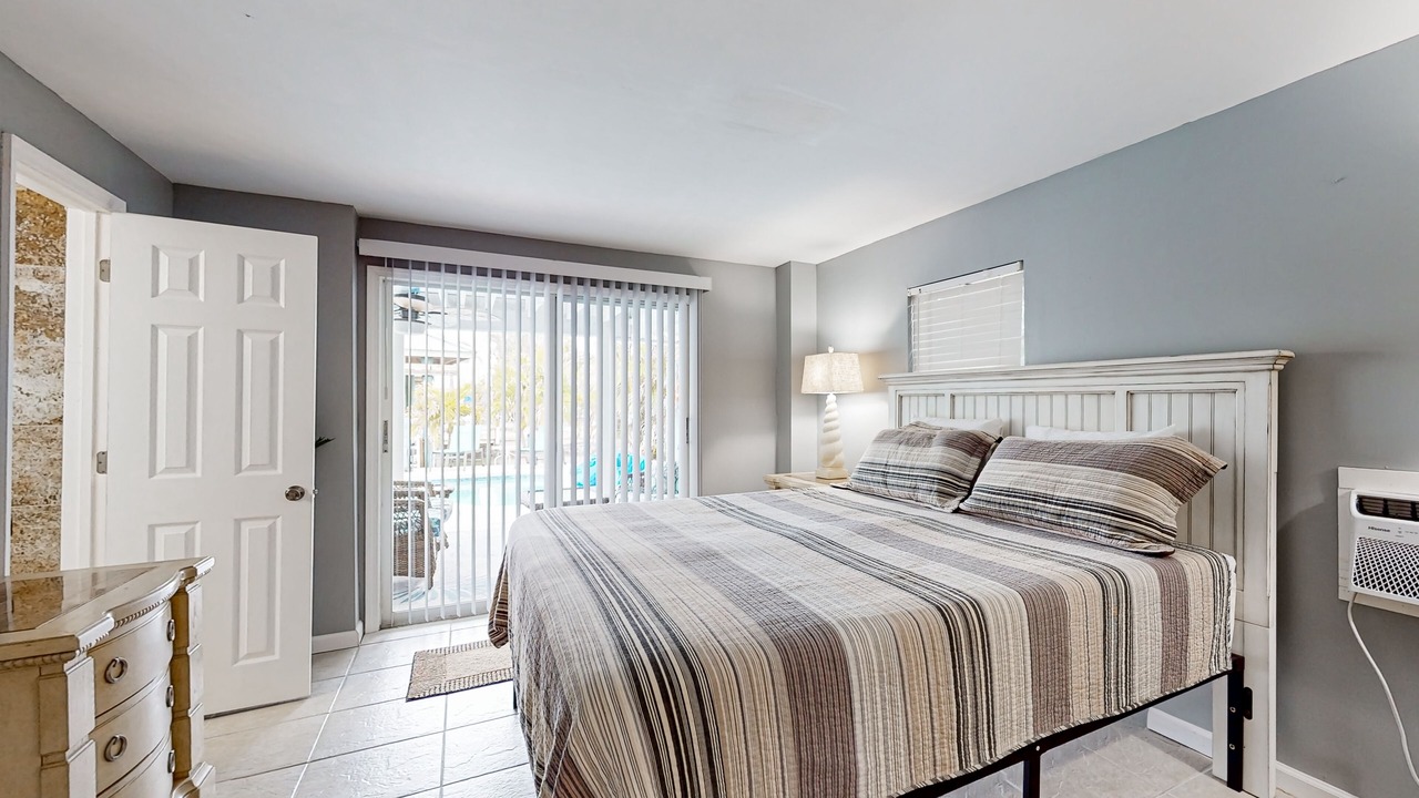 Photo of Bedroom in Mid Island