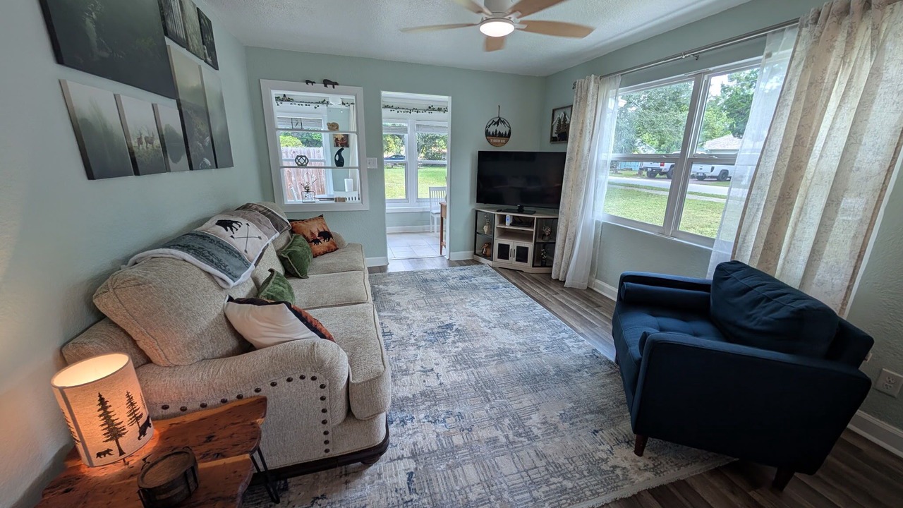 Photo of Livingroom in Plantation Estates