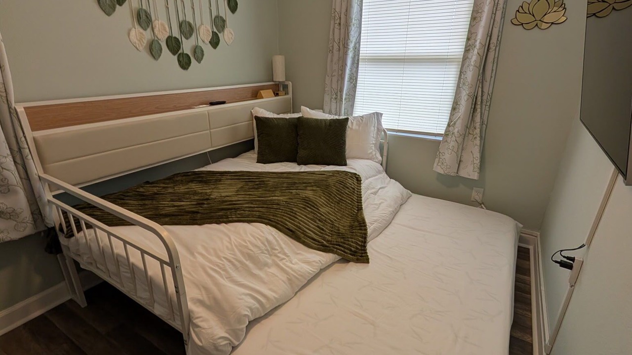 Photo of Bedroom in Plantation Estates