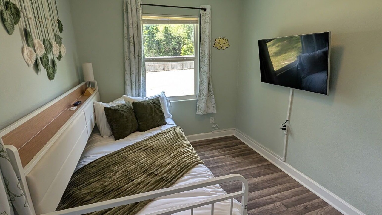 Photo of Bedroom in Plantation Estates