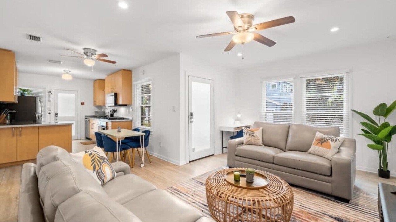 Photo of Livingroom in Historic Hyde Park North
