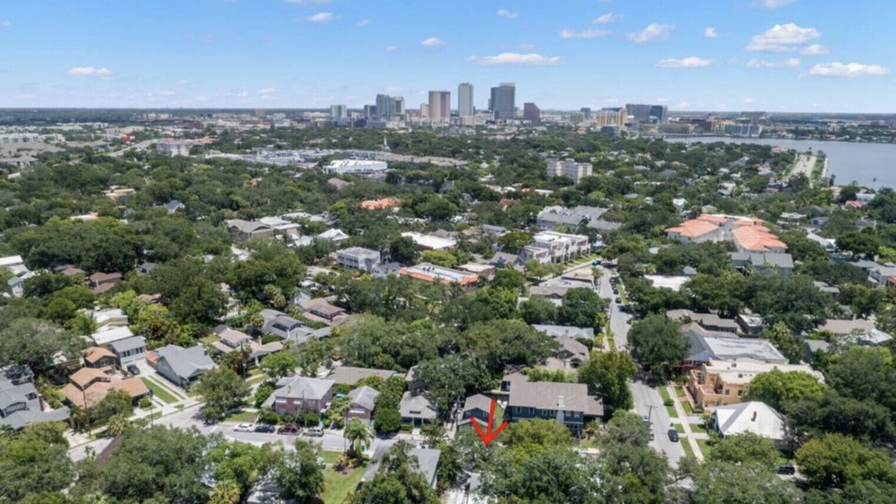 Photo of Outdoor in Historic Hyde Park North