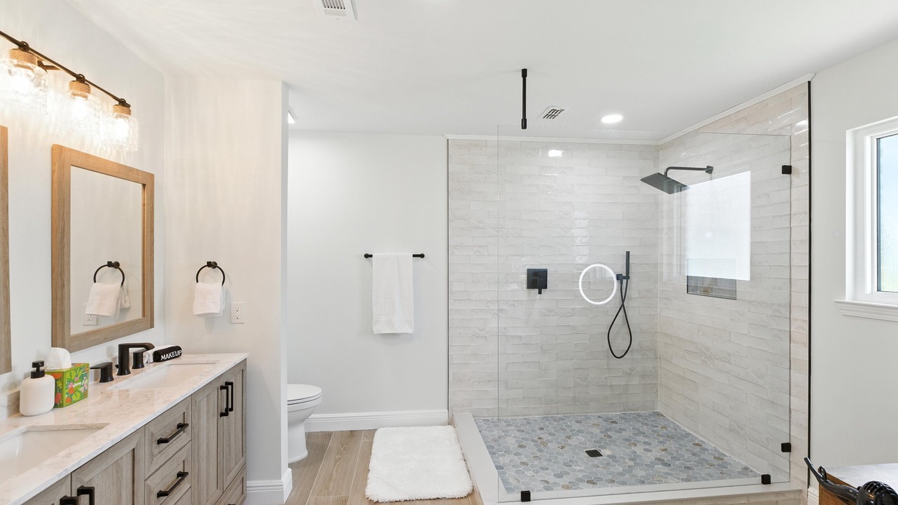 Photo of Bathroom in Gulf Breeze
