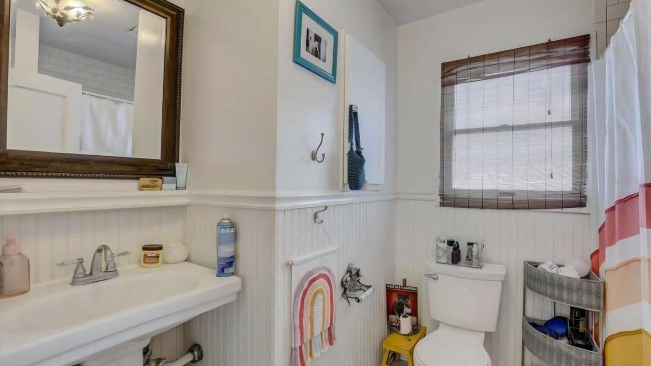 Photo of Bathroom in Crescent Heights