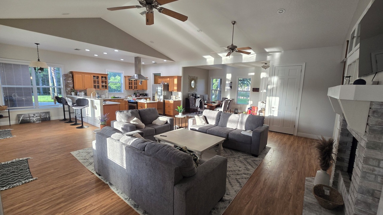 Photo of Livingroom in Highland