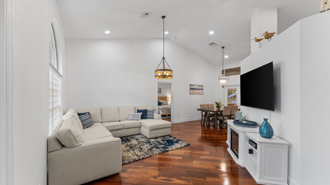 Photo of Livingroom in Willoughby Acres