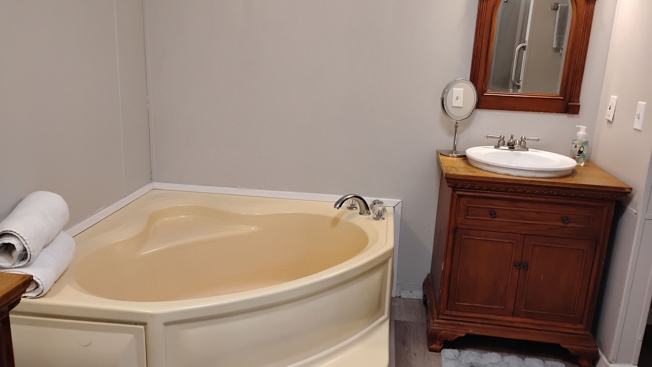 Photo of Bathroom in Blountstown