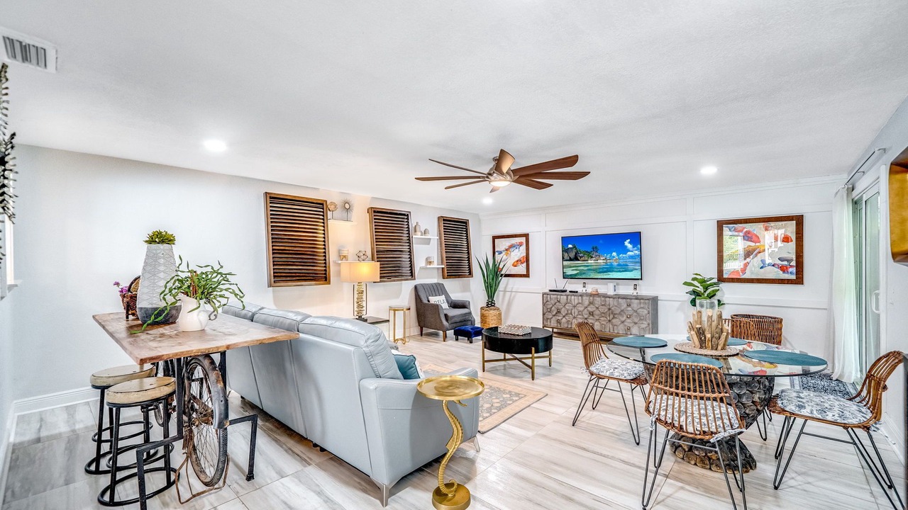 Photo of Livingroom in Lake Ridge