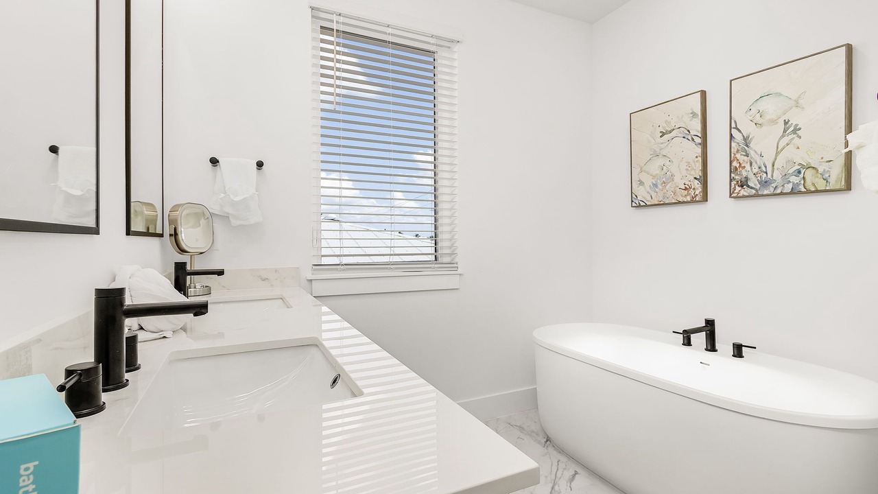 Photo of Bathroom in Mid Island