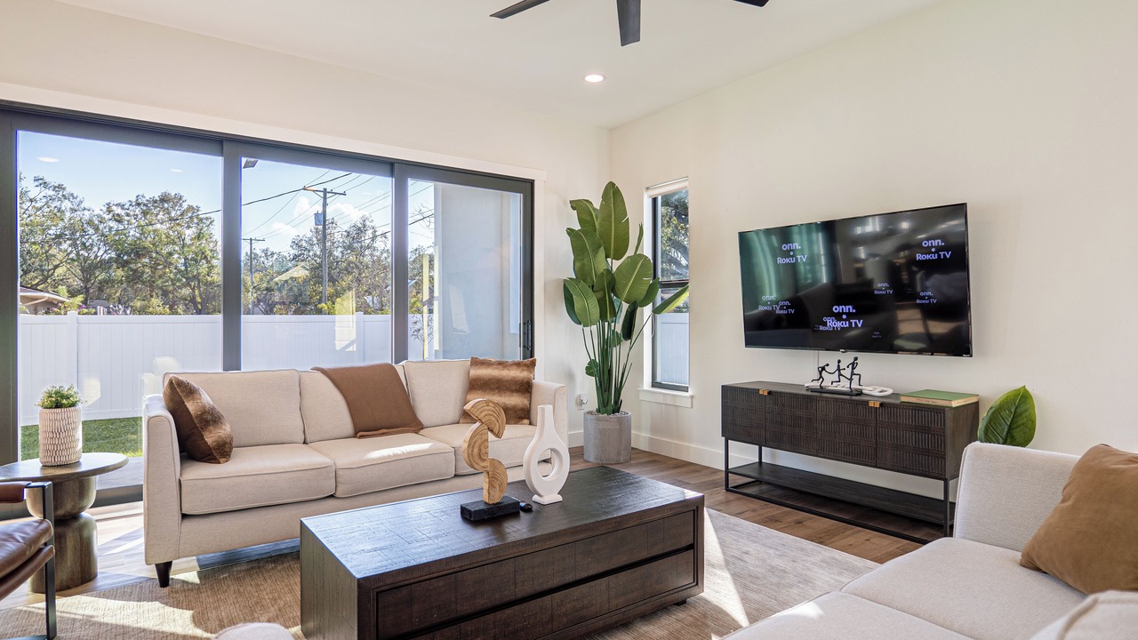 Photo of Livingroom in Port Tampa City