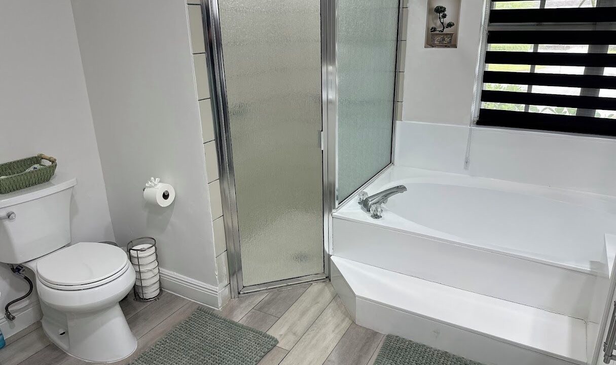 Photo of Bathroom in Tropic Palms