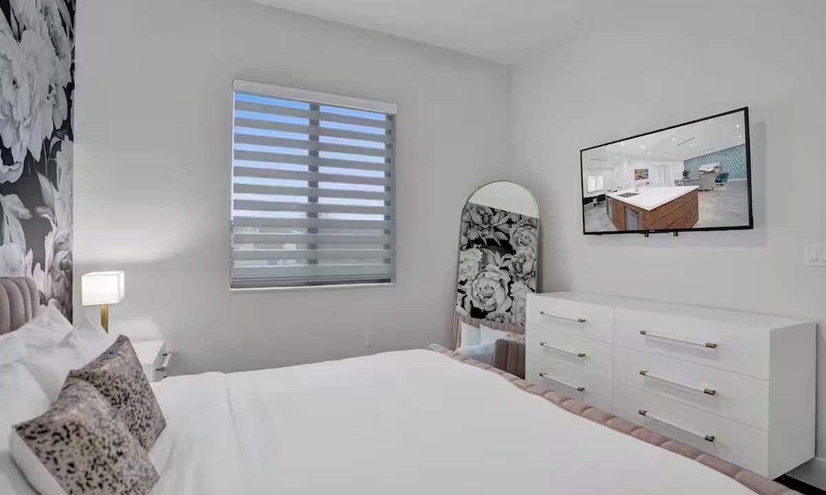 Photo of Bedroom in Sunset