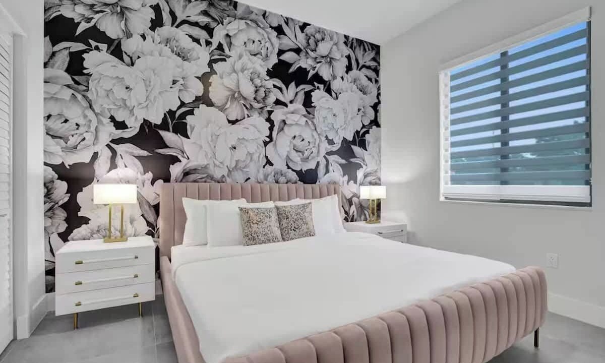 Photo of Bedroom in Sunset