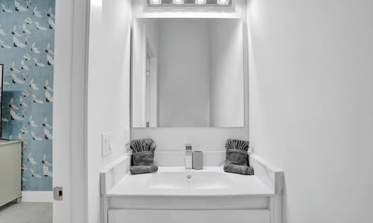 Photo of Bathroom in Sunset