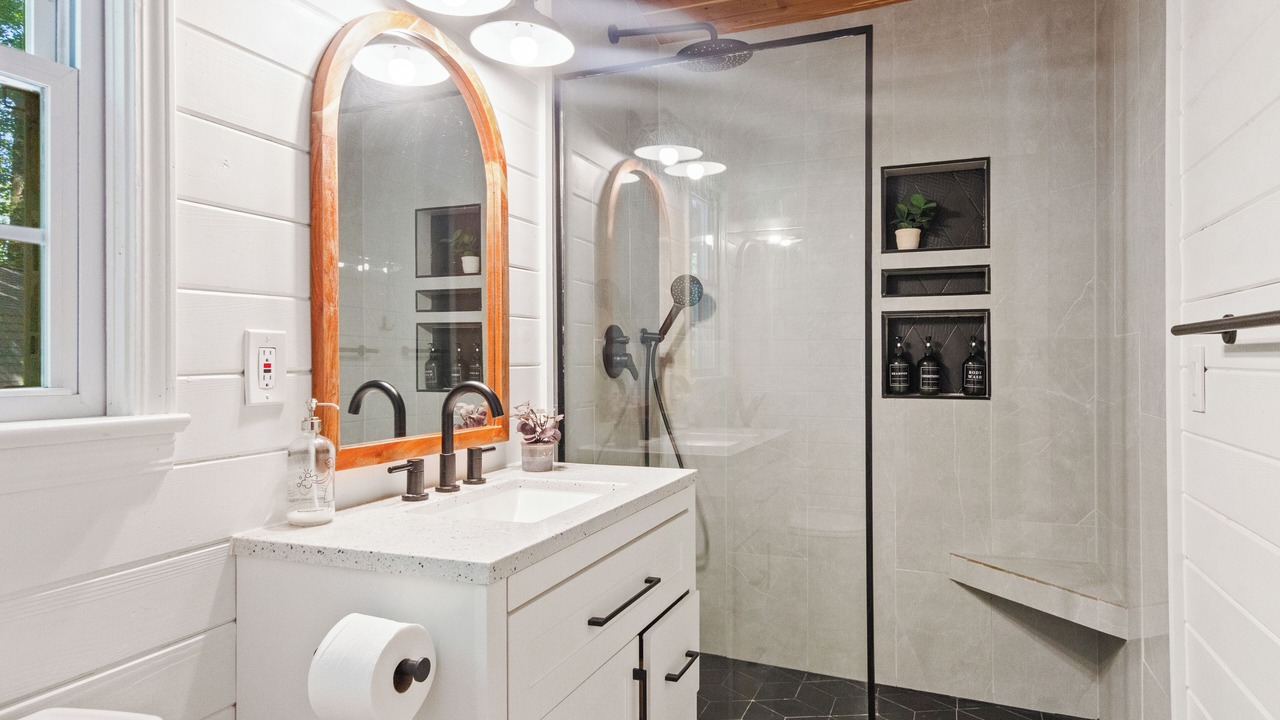 Photo of Bathroom in Tuscaloosa