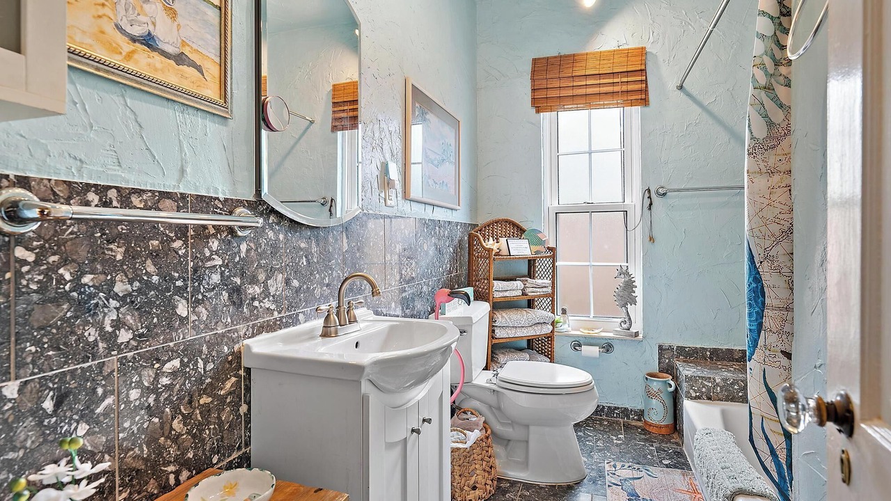 Photo of Bathroom in Sunshine Park