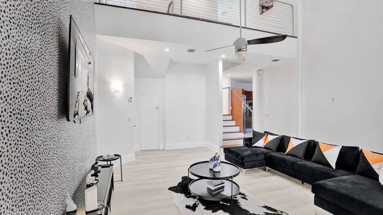 Photo of Livingroom in River Oaks
