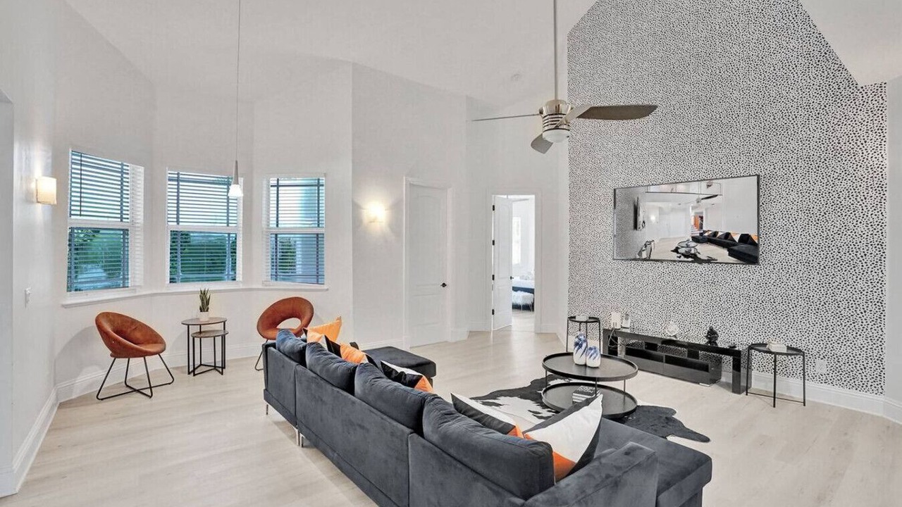 Photo of Livingroom in River Oaks