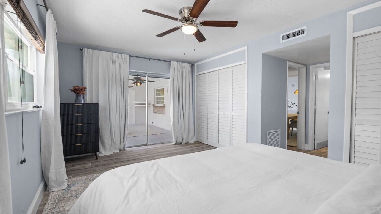 Photo of Bedroom in Bay Crest Park