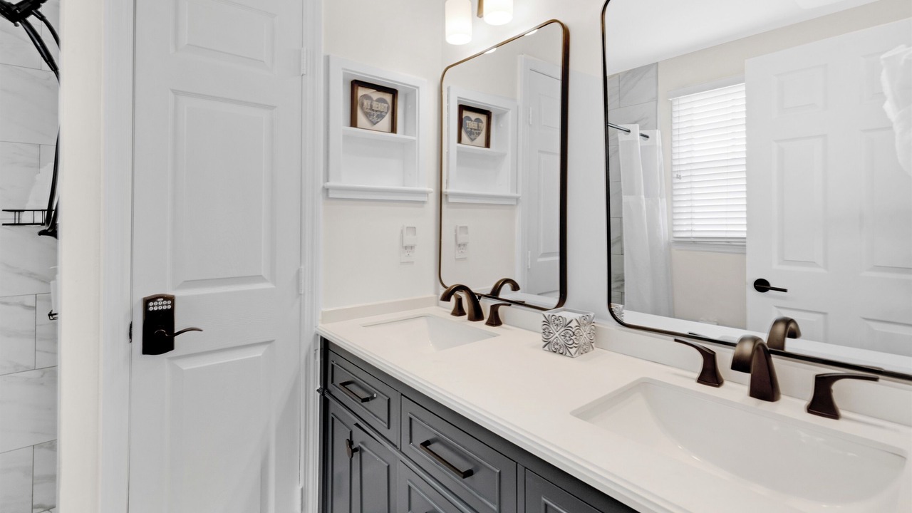 Photo of Bathroom in Marathon