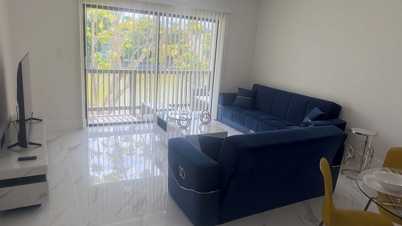 Photo of Livingroom in Lauderhill