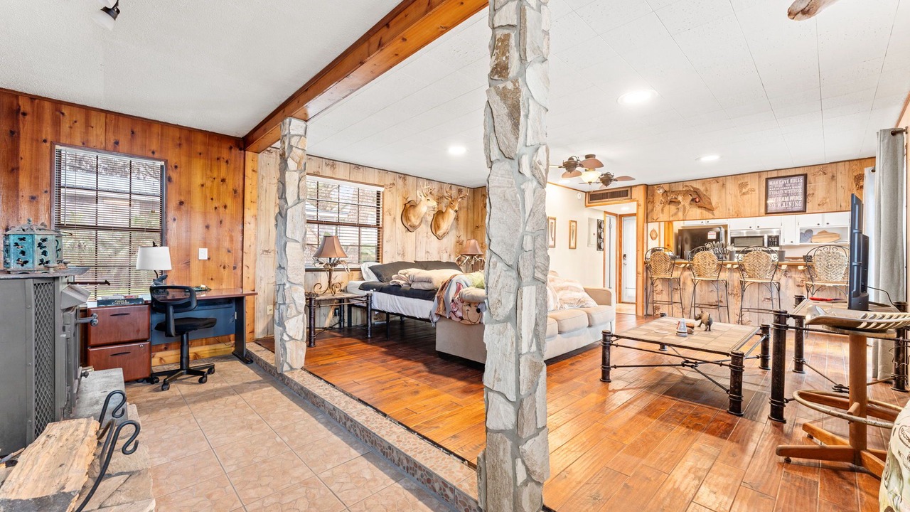 Photo of Livingroom in Northside