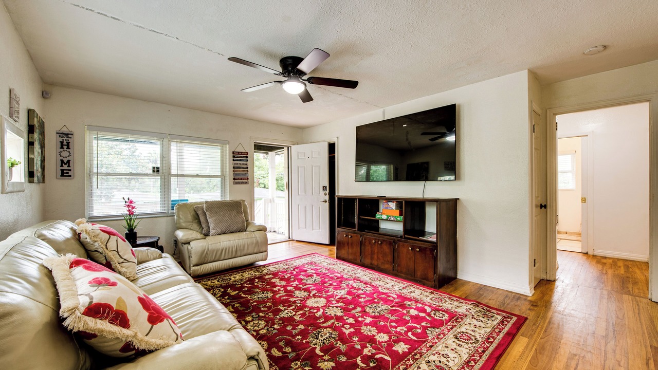 Photo of Livingroom in Griffin Heights