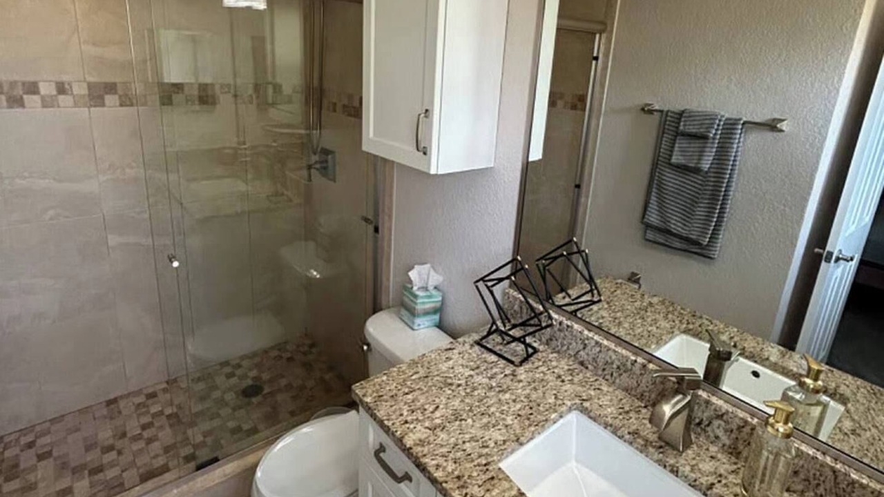 Photo of Bathroom in South Gate Ridge
