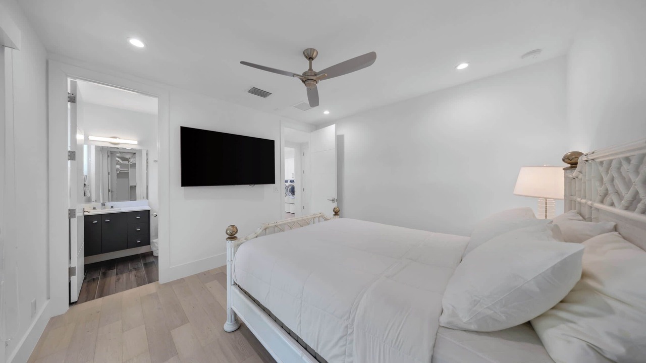 Photo of Bedroom in Harbour Inlet