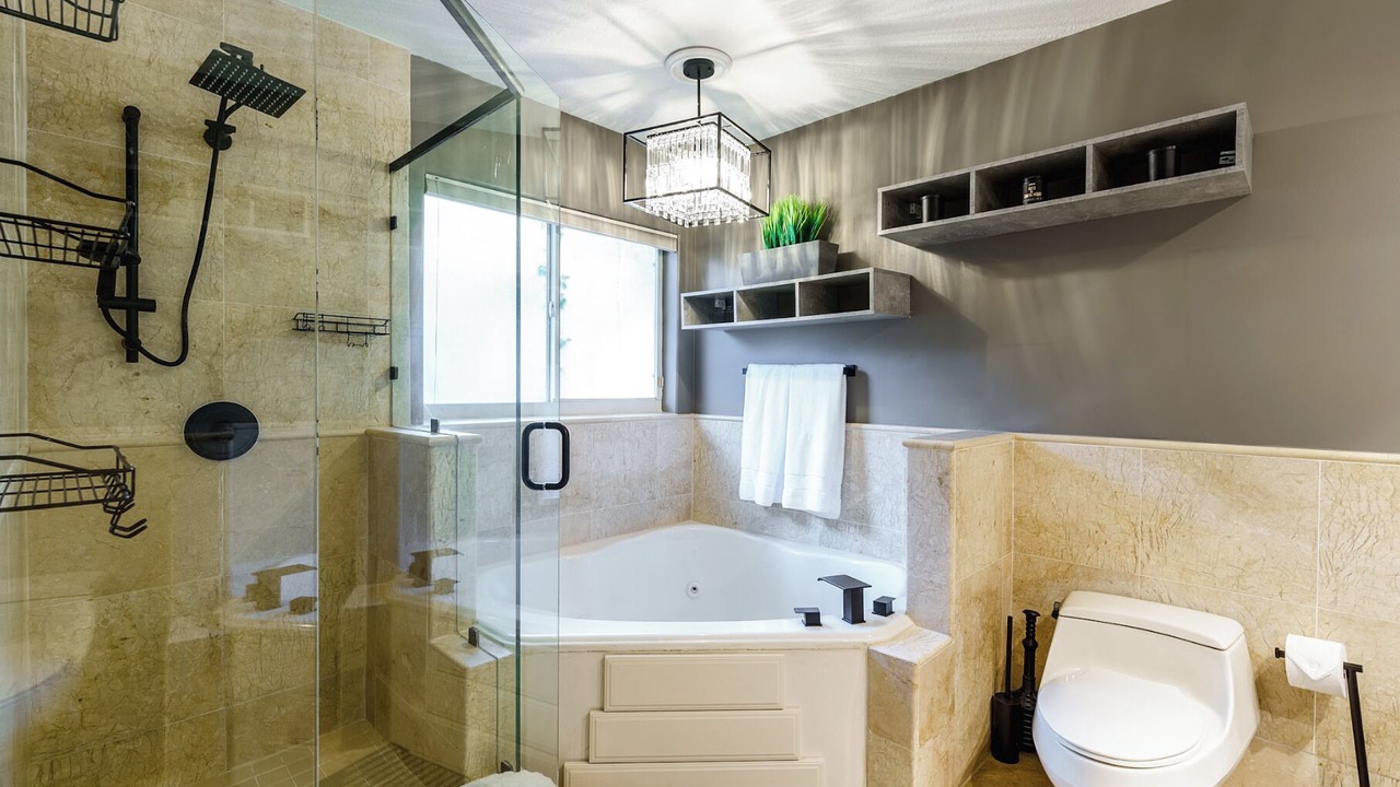 Photo of Bathroom in Little Havana