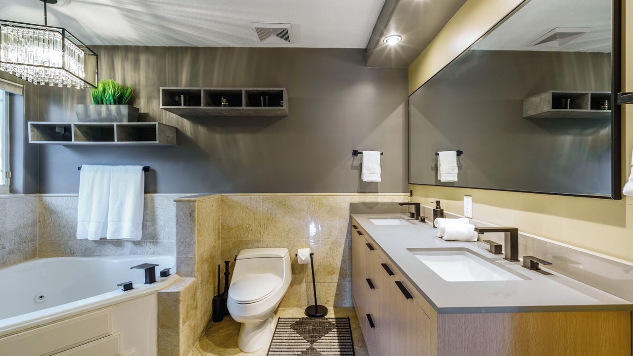 Photo of Bathroom in Little Havana