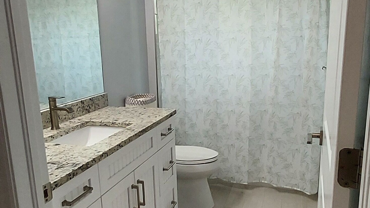 Photo of Bathroom in Mid Island